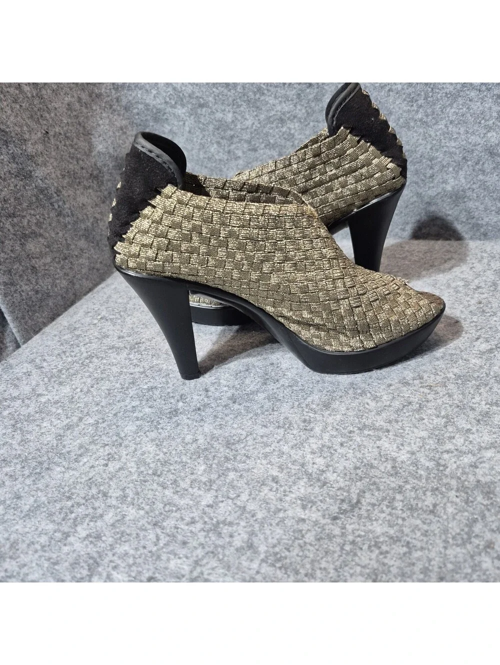 Bernie Mev NY Gold Woven Peep Toe Platform Stiletto Heels Slip On EU 36/US 5.5